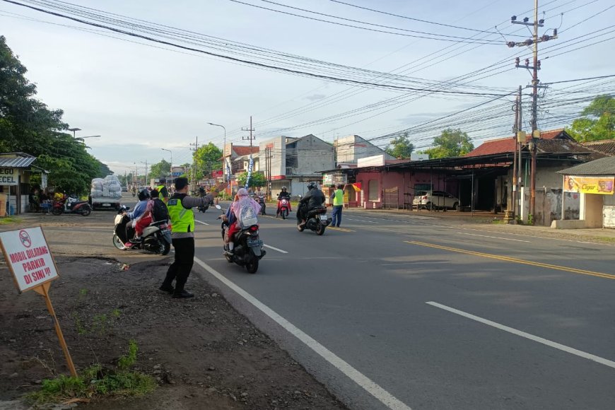 Info Lalin Madiun: Jalur Geger Aman, Polisi Pastikan Simpang Uteran Bebas Hambatan