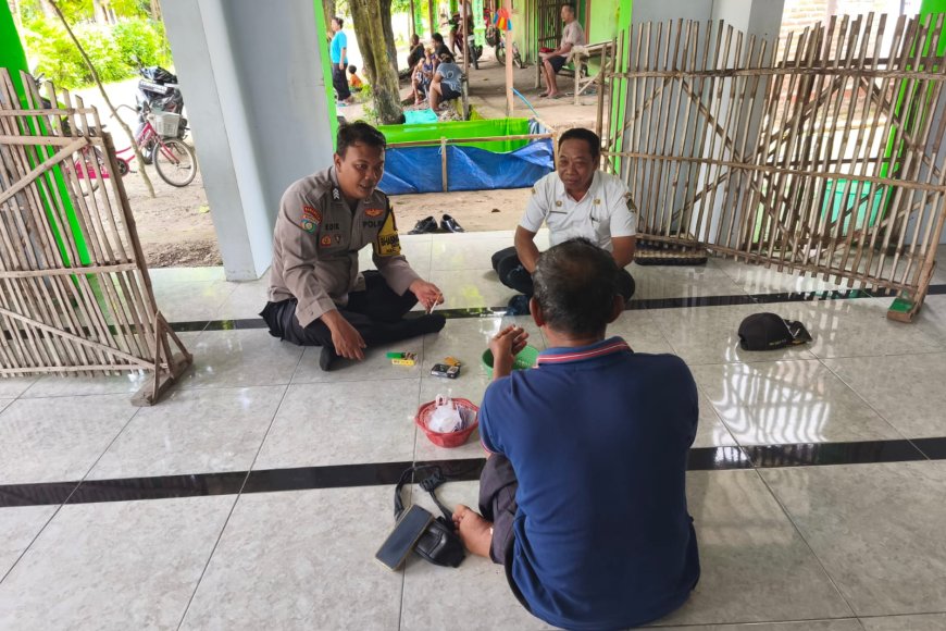 Jelang Ramadhan, Bhabinkamtibmas Desa Sogo Sambangi Tokoh Agama di Mushola Nurul Qolbu